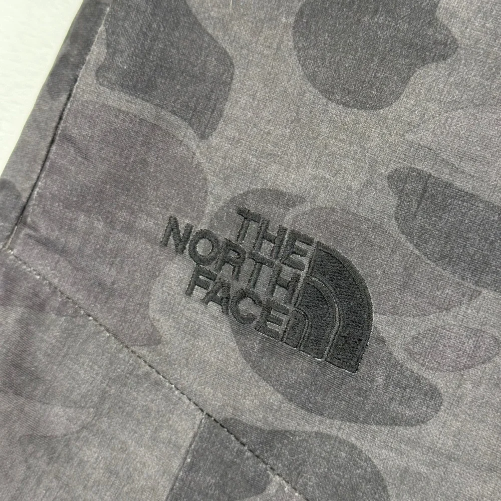 The North Face DryVent Snowboard Pants 32 Grey Camo Waterproof Ski Trousers READ